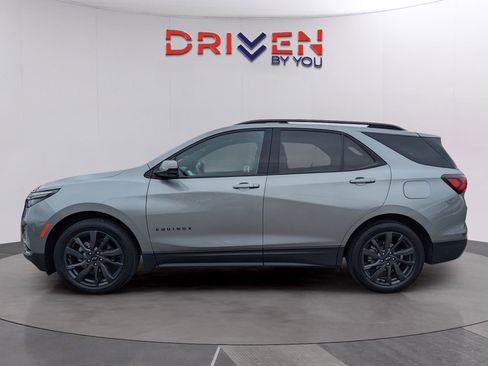 Used 2023 Chevrolet Equinox RS w/ RS Leather Package image 2