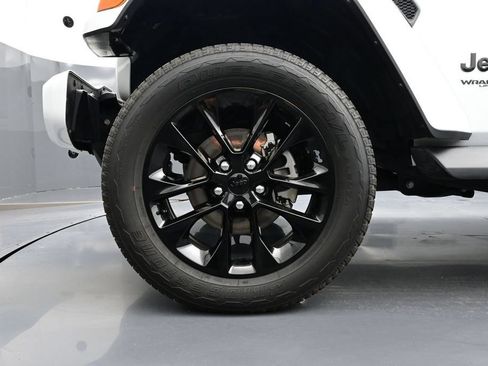 Used 2021 Jeep Wrangler Unlimited Sahara AWD/4WD image 6