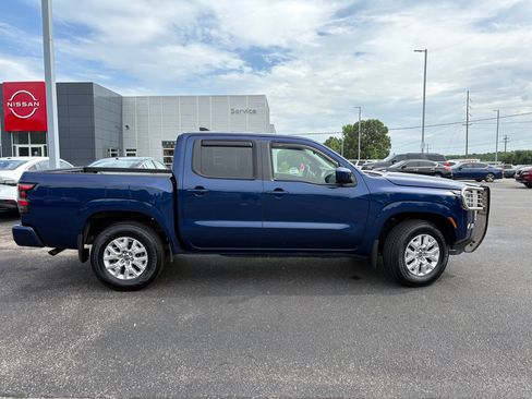 Used 2022 Nissan Frontier SV AWD/4WD image 5