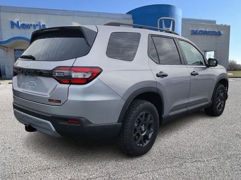 New 2025 Honda Pilot TrailSport image 4