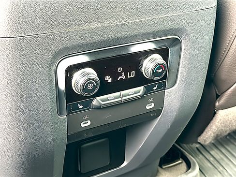 Used 2022 GMC Yukon Denali AWD/4WD image 23