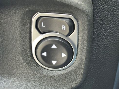 Used 2021 Jeep Wrangler Unlimited Sahara w/ Uconnect 4C Nav & Sound Group AWD/4WD image 29