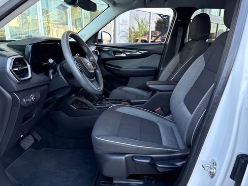 Certified 2025 Chevrolet TrailBlazer LT FWD image 9