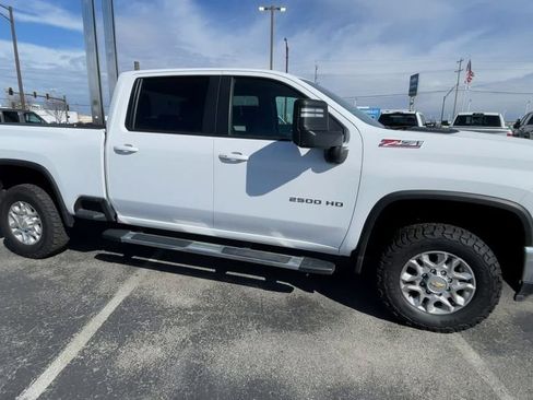 Used 2024 Chevrolet Silverado 2500 LT AWD/4WD image 3