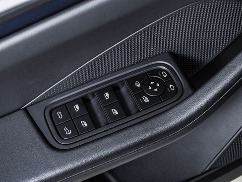 Certified 2025 Porsche Macan 4S Electric image 23