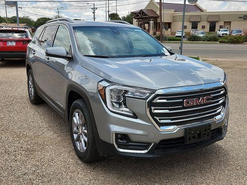 Used 2024 GMC Terrain SLT image 4