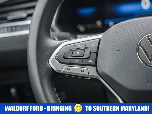 Used 2022 Volkswagen Tiguan SE image 35