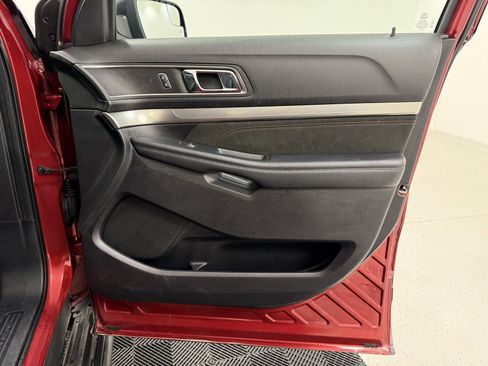 Used 2018 Ford Explorer XLT w/ Equipment Group 202A image 27