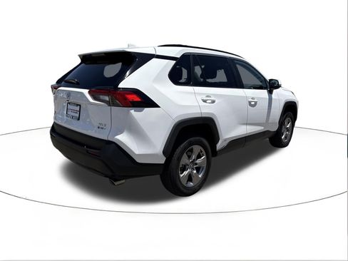 Used 2025 Toyota RAV4 XLE AWD/4WD image 3