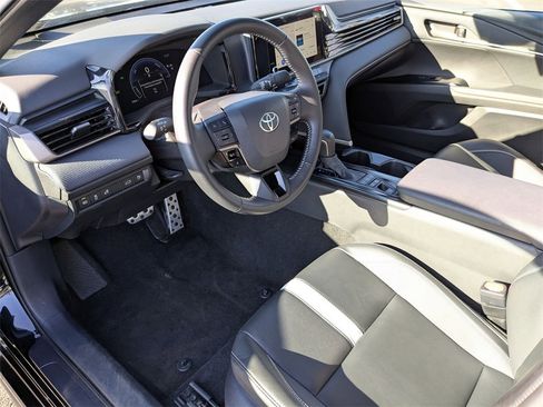 Used 2025 Toyota Camry SE image 17