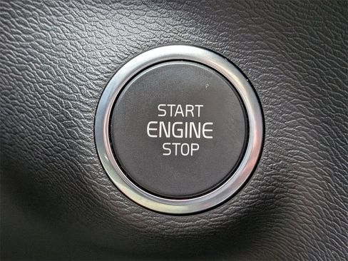 Certified 2025 Volvo XC40 B5 Plus image 30