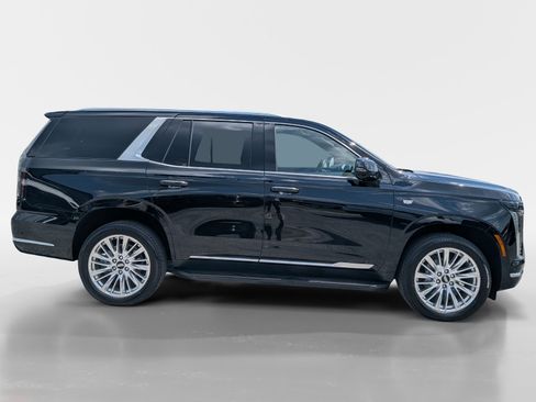 Used 2025 Cadillac Escalade Premium Luxury AWD/4WD image 3