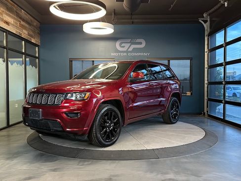 Used 2019 Jeep Grand Cherokee Altitude AWD/4WD image 7