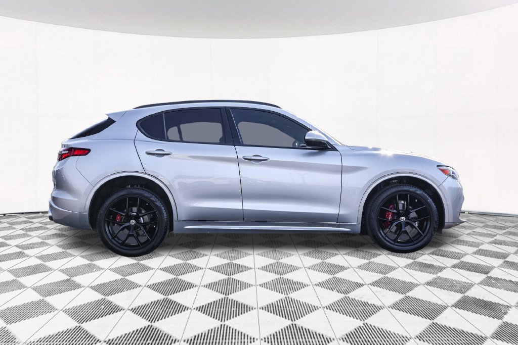 Used 2018 Alfa Romeo Stelvio Ti Sport AWD/4WD image 14