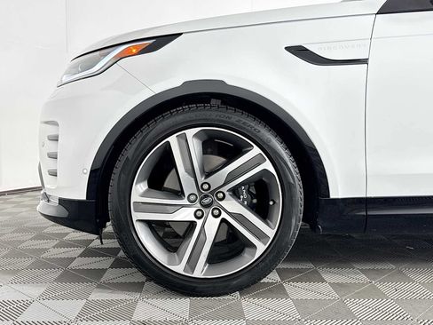 Used 2023 Land Rover Discovery Metropolitan Edition AWD/4WD image 29
