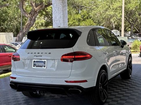 Used 2017 Porsche Cayenne Platinum Edition w/ Premium Package (PJV) AWD/4WD image 11