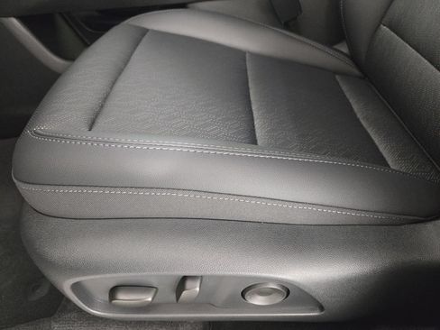 New 2026 Chevrolet Equinox LT w/ Convenience Package II FWD image 26