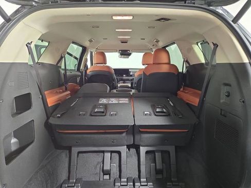 Certified 2026 Kia Carnival EX FWD image 32