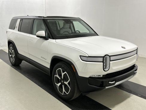 Used 2024 Rivian R1S Adventure AWD/4WD image 7