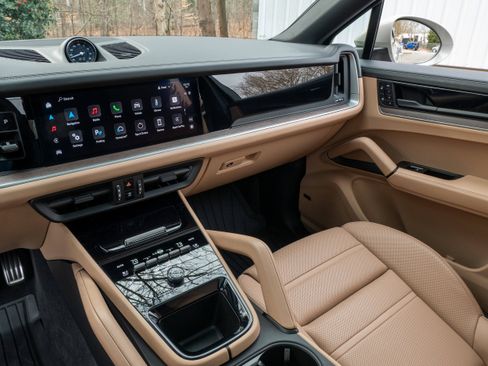 Certified 2024 Porsche Cayenne S w/ Premium Package Plus (PP1) image 23