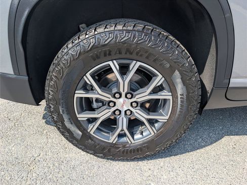 Used 2025 GMC Acadia AT4 AWD/4WD image 9