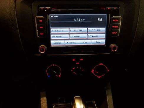 Used 2015 Volkswagen Jetta S image 18