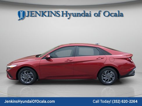 Certified 2025 Hyundai Elantra Sport FWD image 6