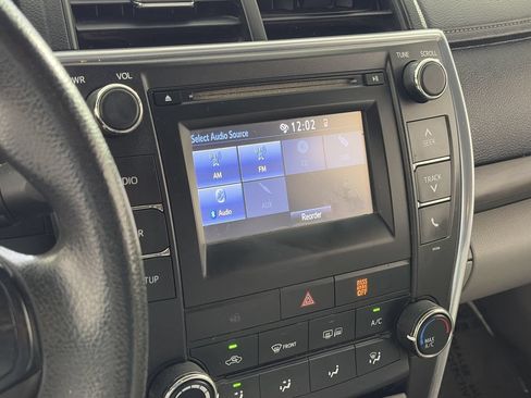 Used 2015 Toyota Camry LE FWD image 15