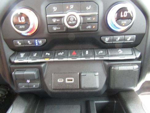 Used 2022 GMC Sierra 2500 AT4 w/ AT4 Premium Plus Package AWD/4WD image 15
