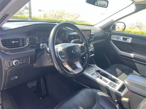 Used 2022 Ford Explorer Limited w/ Equipment Group 301A image 10