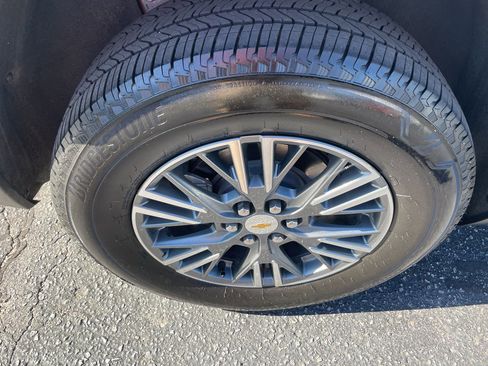 Certified 2025 Chevrolet Traverse LT image 12