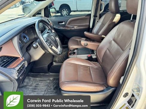 Used 2017 Toyota Sienna Limited Premium AWD/4WD image 8