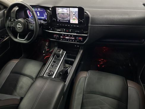 Used 2025 Nissan Pathfinder Platinum w/ Cargo Package image 12