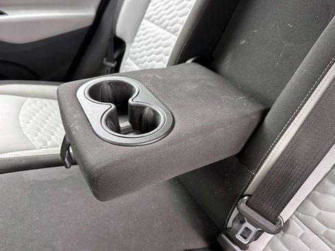 Used 2018 Chevrolet Equinox LS image 11