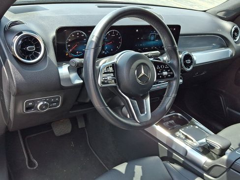 Used 2023 Mercedes-Benz GLB 250 4MATIC image 25