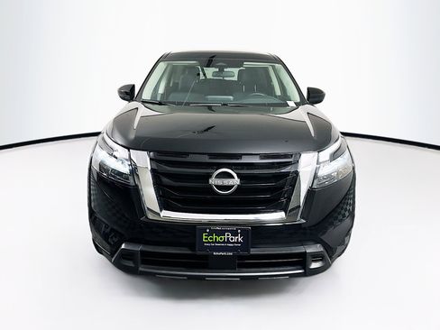 Used 2024 Nissan Pathfinder S image 2