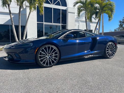 Used 2020 McLaren GT image 25