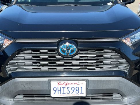 Certified 2022 Toyota RAV4 LE AWD/4WD image 12
