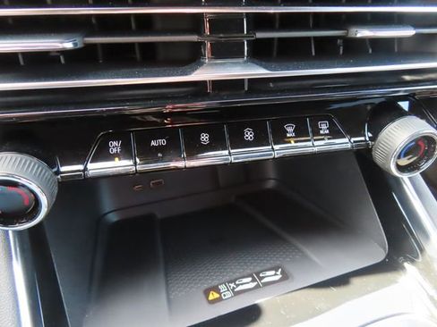 Used 2025 Chevrolet Traverse Z71 w/ Enhanced Driving Package AWD/4WD image 37