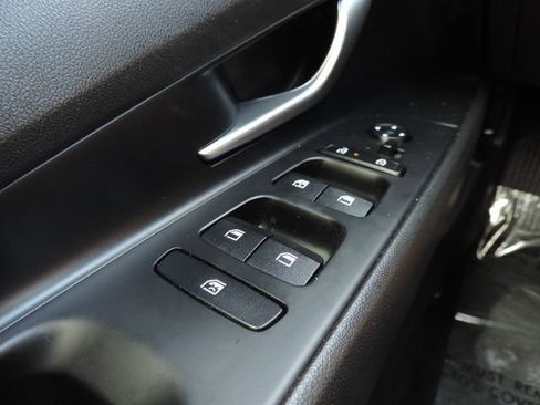 Used 2025 Hyundai Elantra Limited FWD image 27