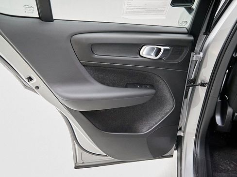 Certified 2023 Volvo C40 P8 Recharge Ultimate image 18