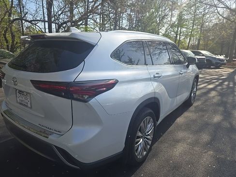 Used 2026 Toyota Highlander Platinum image 14