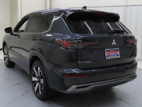New 2025 Mitsubishi Outlander SEL image 5