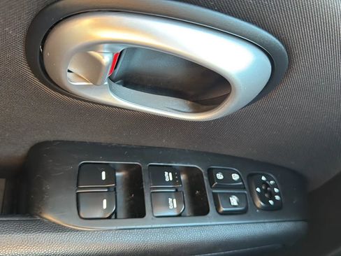 Used 2014 Kia Soul EV image 22