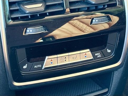 Used 2025 BMW X7 xDrive40i image 21