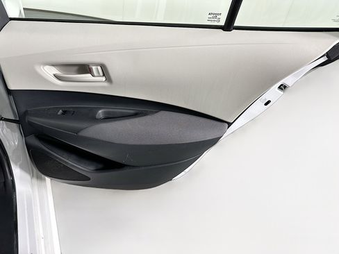 Used 2025 Toyota Corolla LE image 29