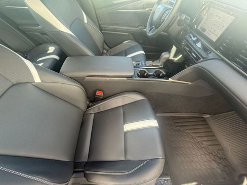 Used 2025 Toyota Camry SE image 32