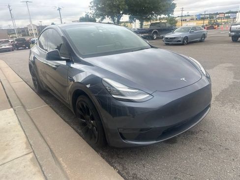 Used 2023 Tesla Model Y Long Range AWD/4WD image 3