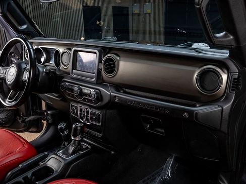 Used 2018 Jeep Wrangler Unlimited Sport S AWD/4WD image 16