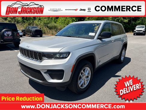 Used 2025 Jeep Grand Cherokee Laredo X RWD image 1